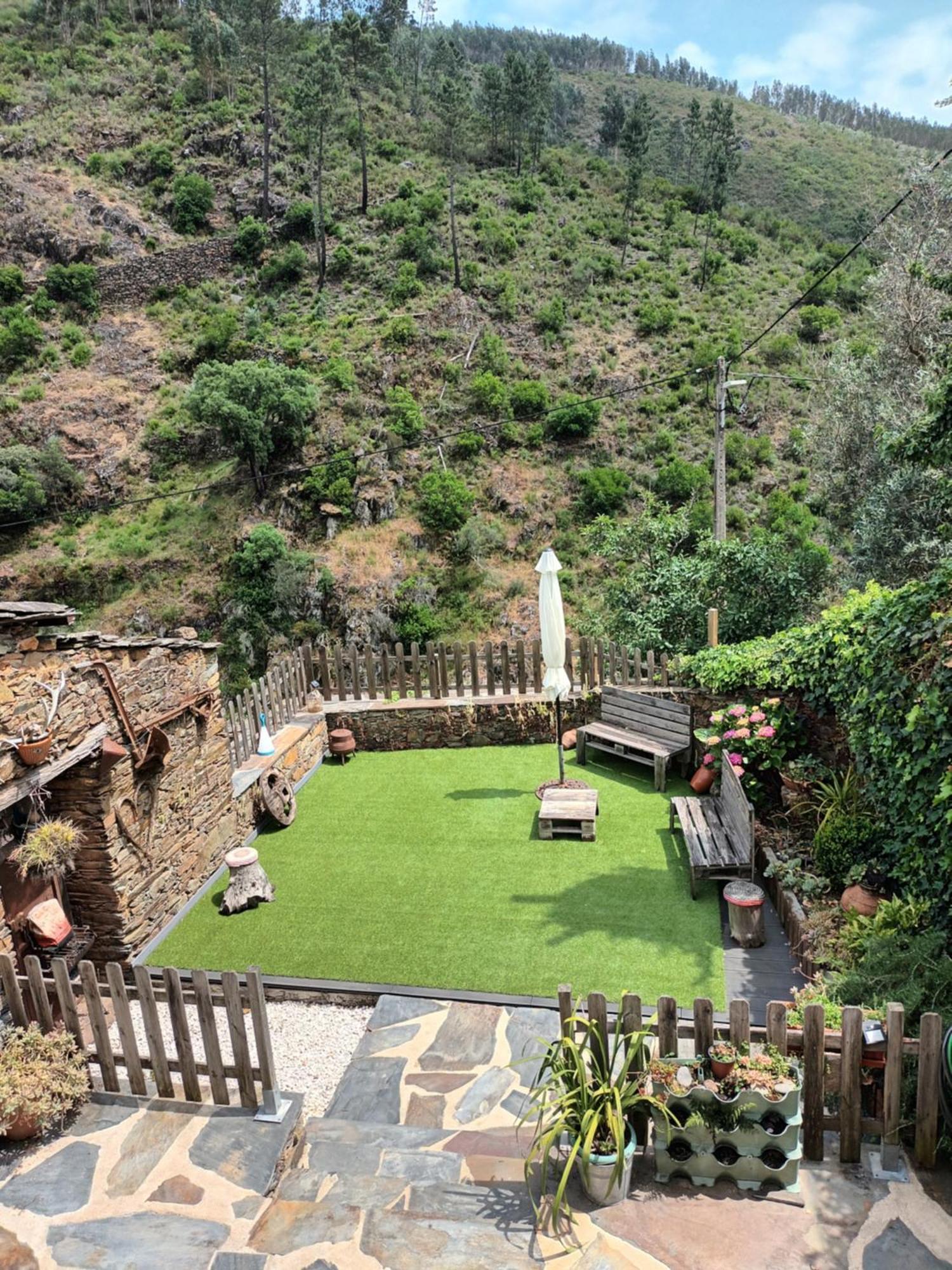 A Casa Da Natalia Guest House Cha de Alvares Eksteriør bilde